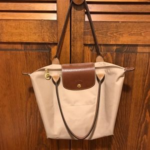 Authentic Small Tan Longchamp Purse 🐎